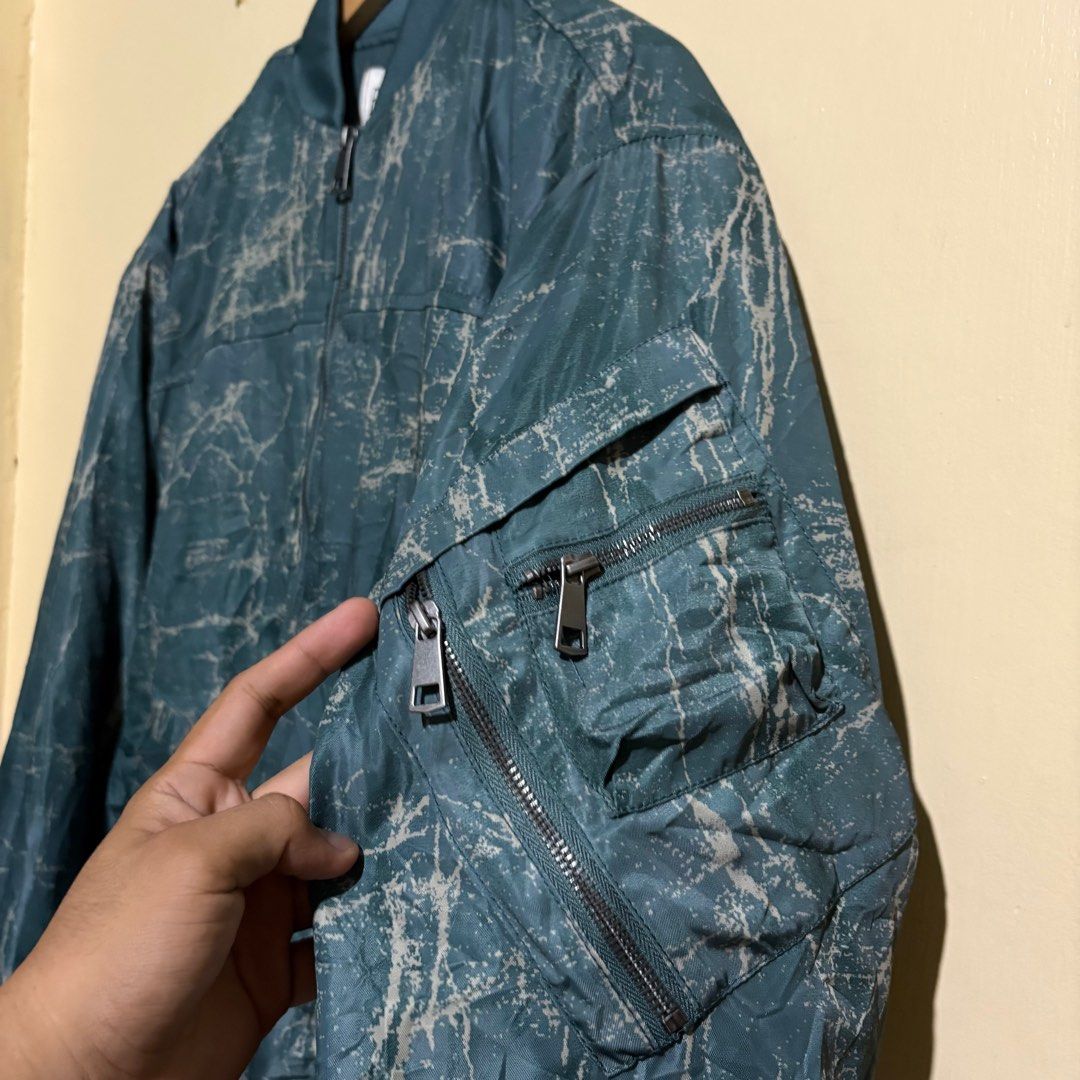 BDG Urban Outfitters Puffer Bomber Jacket (Category: Coats, Jackets and Outerwear) located in Bauang. Submitted by ivaniboy (Listing ID 1409773241, Image 2). Description: BDG Urban Outfitters Puffer Bomber Jacket size 25 x 26 Crispy Condition✨ No Flaws! 999 only.