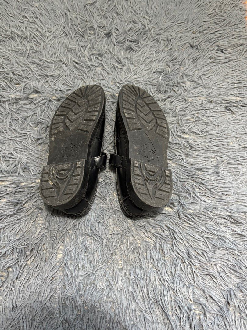 Bershka Mary jane loafers (Category: Casual Shoes) located in Manila. Submitted by ran.r4iny (Listing ID 1409742464, Image 3). Description: 2x used RFS: too big dm nego.