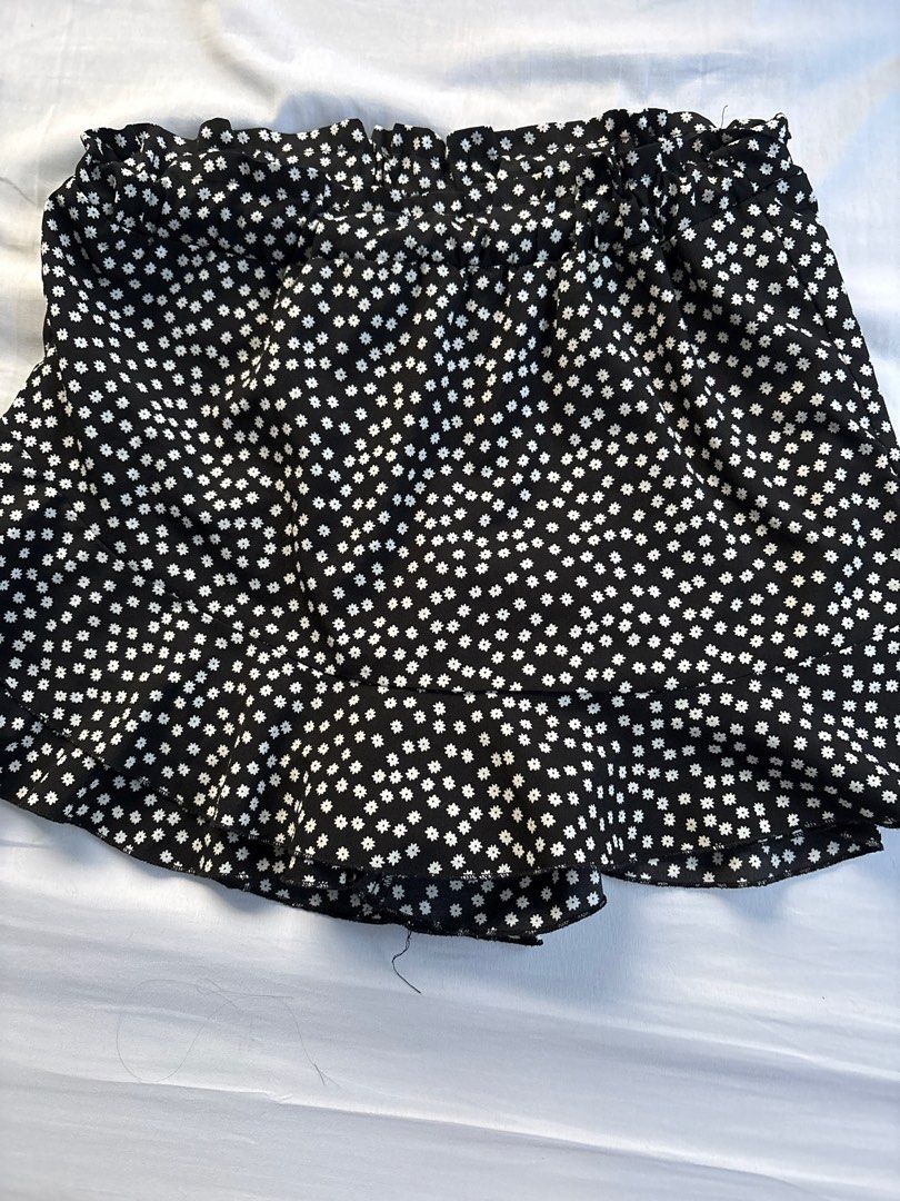 Black Floral Skirt (Category: Skirts) located in Quezon City. Submitted by authentic_c (Listing ID 1409672365, Image 2). Description: - Black skirt with white floral pattern - Features a ruffled hem - Comfortable elastic waistband - Made of lightweight fabric - Ideal for warm weather - Versatile style for casual wear Shein skort.