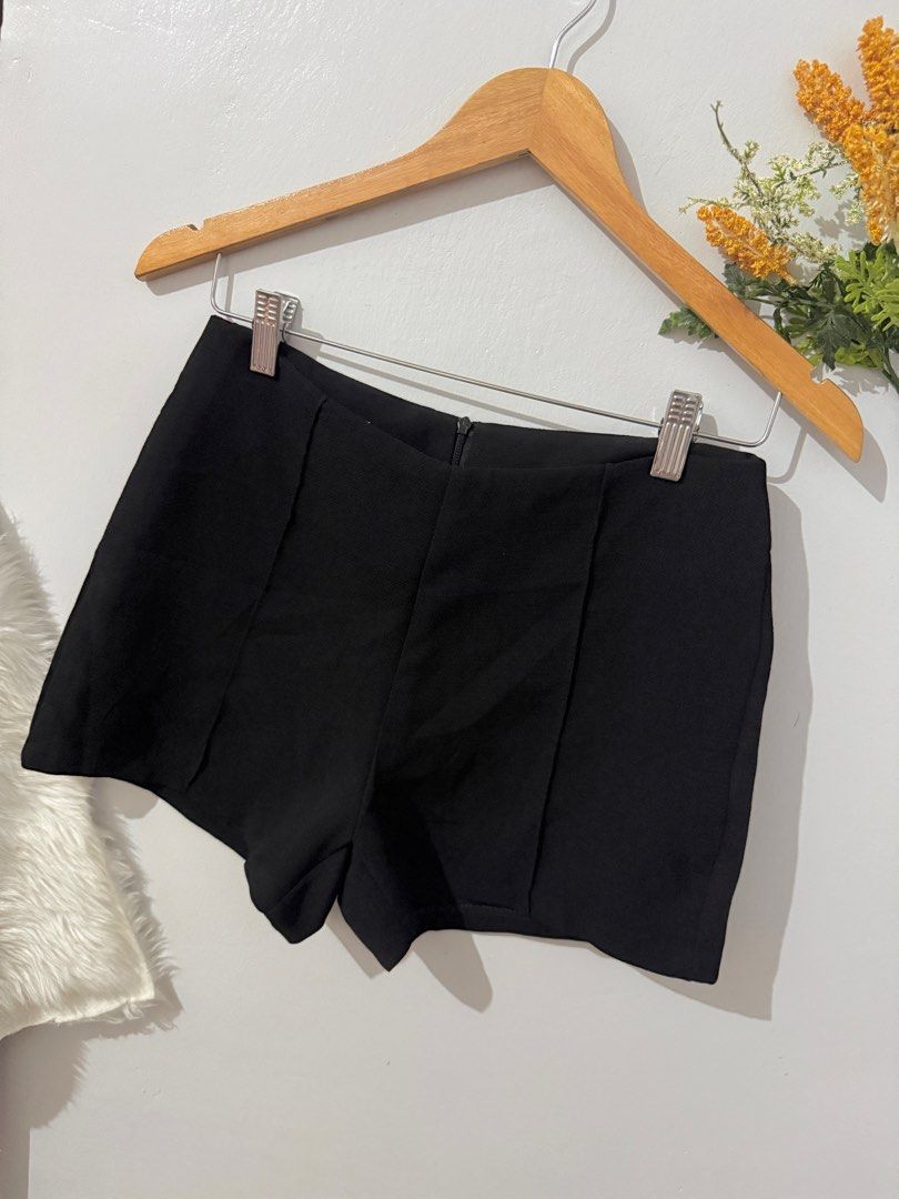 Black short for women (Category: Shorts) located in Davao. Submitted by minterseter (Listing ID 1409795916, Image 2). Description: .