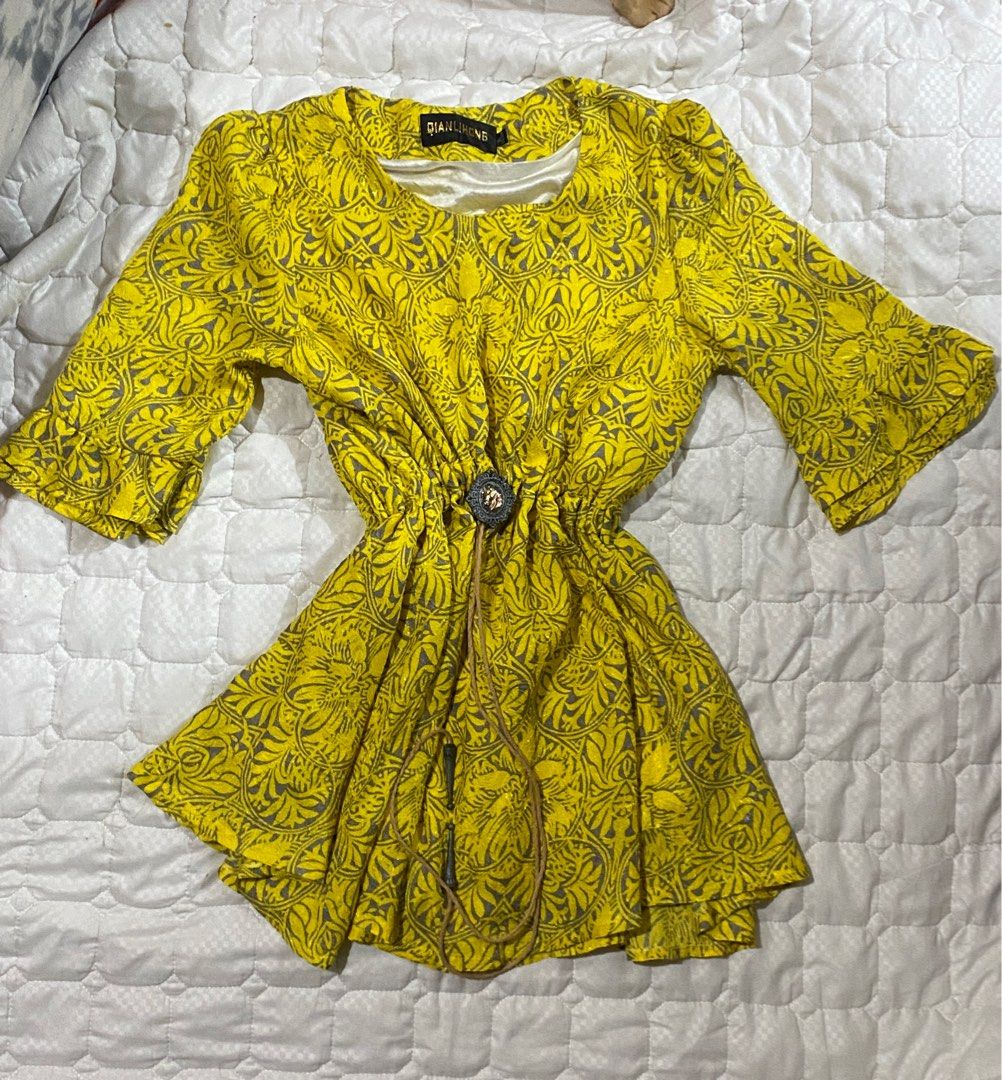 Boho Yellow Floral Dress (Category: Dresses) located in Manila. Submitted by dear_soleil (Listing ID 1409737960, Image 2). Description: 🪐xs-s.