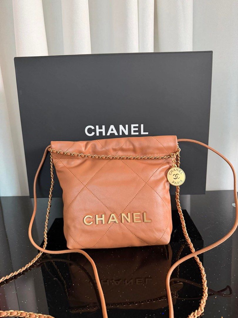 C22 Mini (Category: Luxury Bags & Wallets) located in Paranaque City. Submitted by kgmgiftedph20 (Listing ID 1409679799, Image 3). Description: .