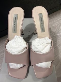 (Category: ) located in . Submitted by stashcloset (Listing ID 1409736336, Image 1). Description: .