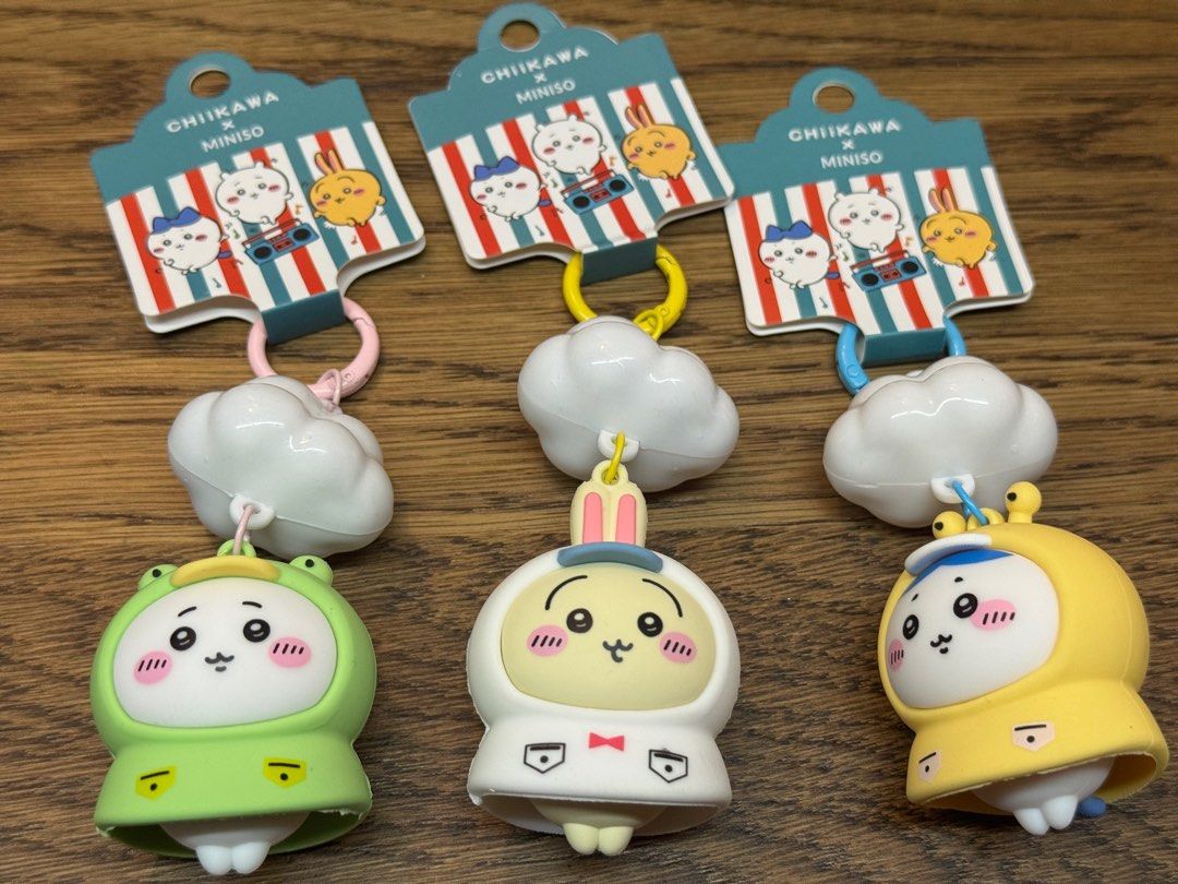 Chiikawa x Miniso Bag Charms (Category: Character Goods) located in Muntinlupa City. Submitted by venditagarage (Listing ID 1409630300, Image 3). Description: The cloud part has flickering lights.