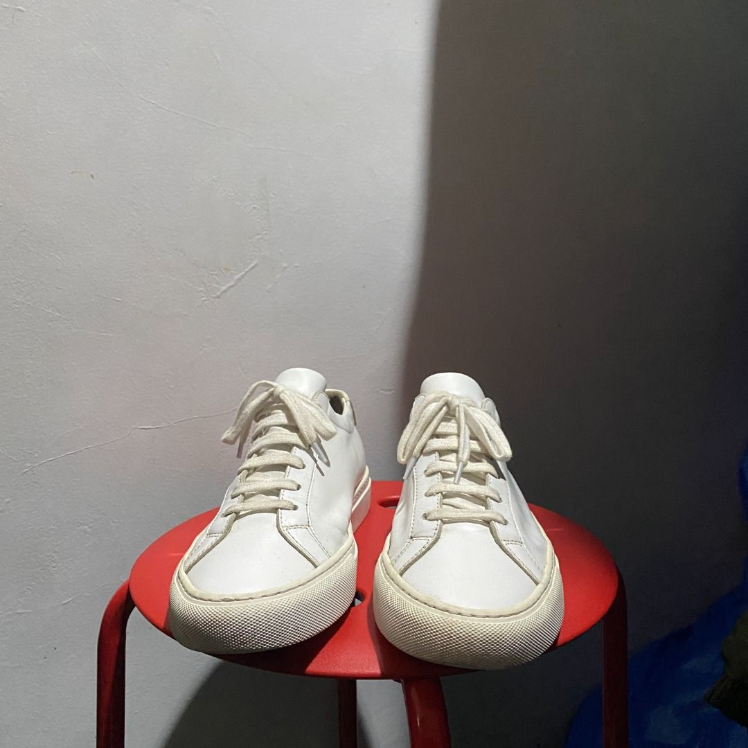 Common Projects Achilles Low 40 (Category: Sneakers) located in Antipolo. Submitted by bentakahitanoano (Listing ID 1409719885, Image 3). Description: Still wearable and still in good conditon Size 40 can fit 7/7.5 - visible heeldrag - yellowing - scuff and crease .