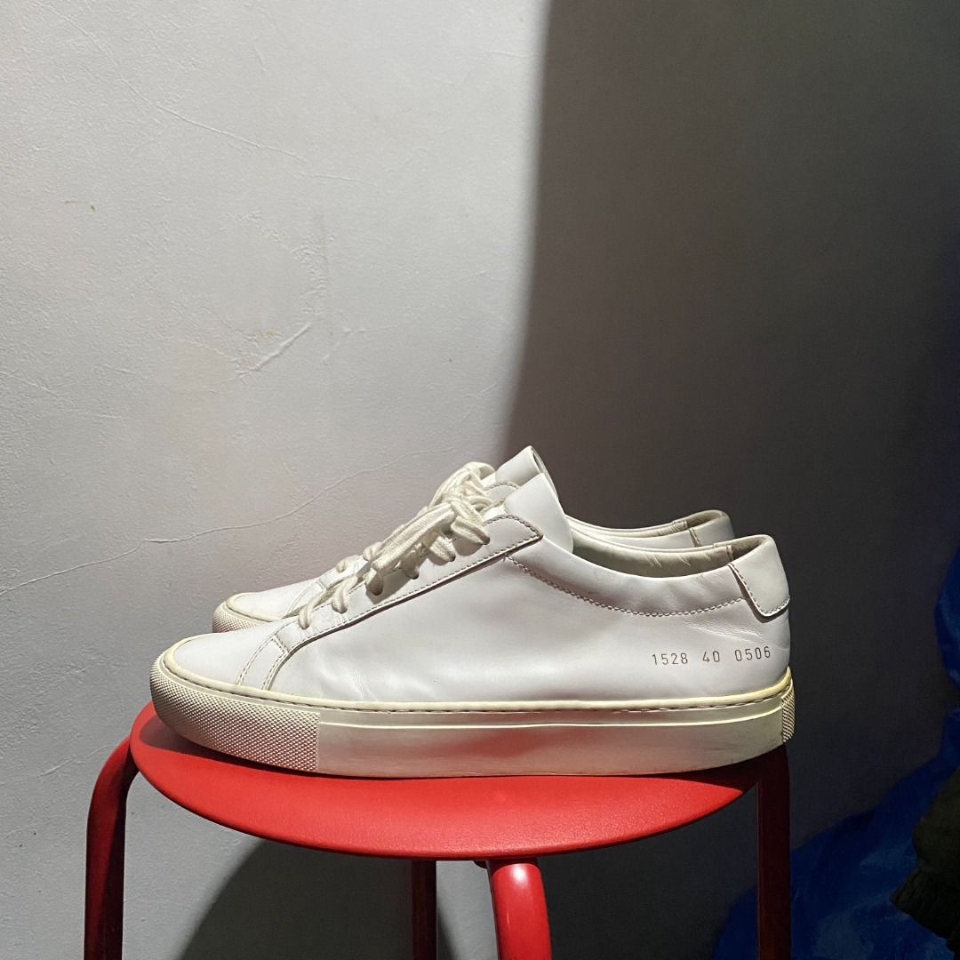 Common Projects Achilles Low 40 (Category: Sneakers) located in Antipolo. Submitted by bentakahitanoano (Listing ID 1409719885, Image 2). Description: Still wearable and still in good conditon Size 40 can fit 7/7.5 - visible heeldrag - yellowing - scuff and crease .