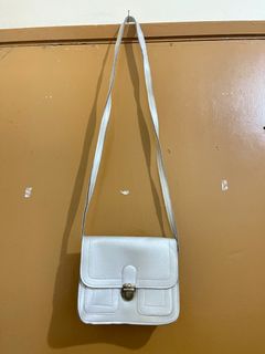 (Category: ) located in . Submitted by twenty8preloved (Listing ID 1409788529, Image 1). Description: .