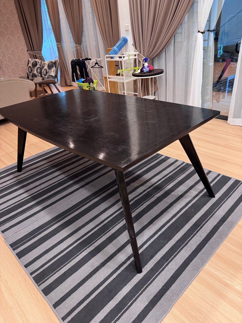 Dining Table (Category: Tables & Sets) located in Shah Alam. Submitted by roozitamaskun (Listing ID 1409686898, Image 2). Description: Large dining table Can fit 6 - 8 dining chairs Scandinavian style Sturdy structure Meja makan untuk 6-8 otang Besar dan lebar Scandinavian Meja makan luas dan besar Berbaloi dan kuat.