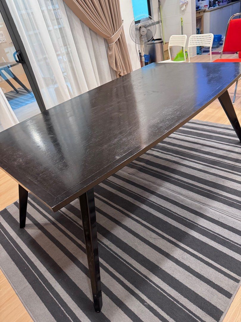 Dining Table (Category: Tables & Sets) located in Shah Alam. Submitted by roozitamaskun (Listing ID 1409686898, Image 1). Description: Large dining table Can fit 6 - 8 dining chairs Scandinavian style Sturdy structure Meja makan untuk 6-8 otang Besar dan lebar Scandinavian Meja makan luas dan besar Berbaloi dan kuat.