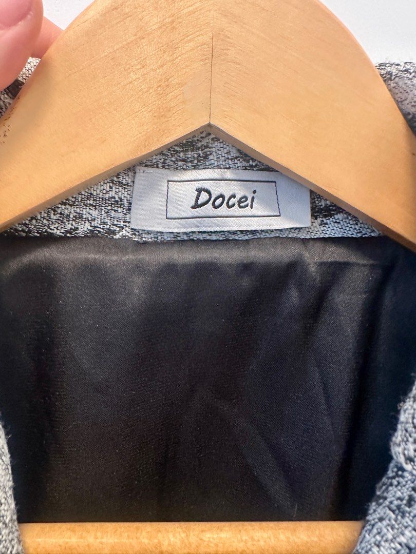 Docei Jacket （分類：外套及戶外衣服）位於 Hong Kong。 由 beaniesqueaky 提交（商品編號 1409678113，圖片 5）。簡介： Docei is an Italian brand Shoulder width is 39cm, the cutting is relaxed fit biker style I only wore one time, it is basically new。