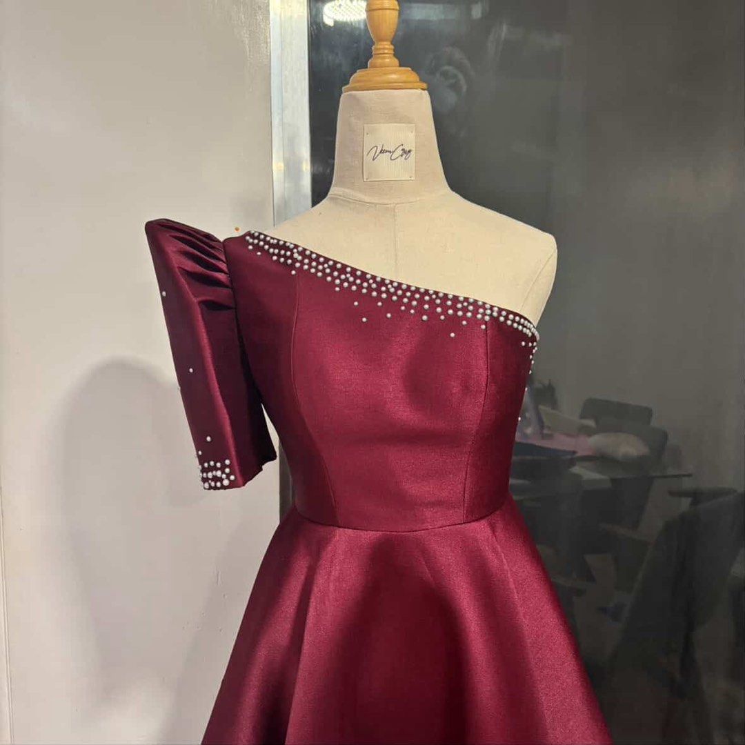 FOR RENT Maroon Filipiniana (Category: Dresses) located in Manila. Submitted by kimtaeri21 (Listing ID 1409656065, Image 2). Description: - Elegant burgundy/maroon filipiniana dress - Unique one-shoulder design - Embellished detailing - Flattering A-line silhouette - Midi length - Includes a statement sleeve - Perfect for special occasions - Sophisticated and stylish.