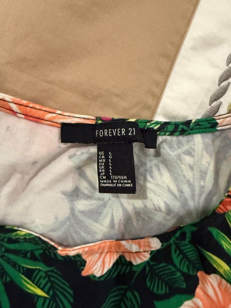 Forever 21 Floral Crop Top - Size L (Category: Others Tops) located in San Fernando. Submitted by zeewears (Listing ID 1409739589, Image 2). Description: .