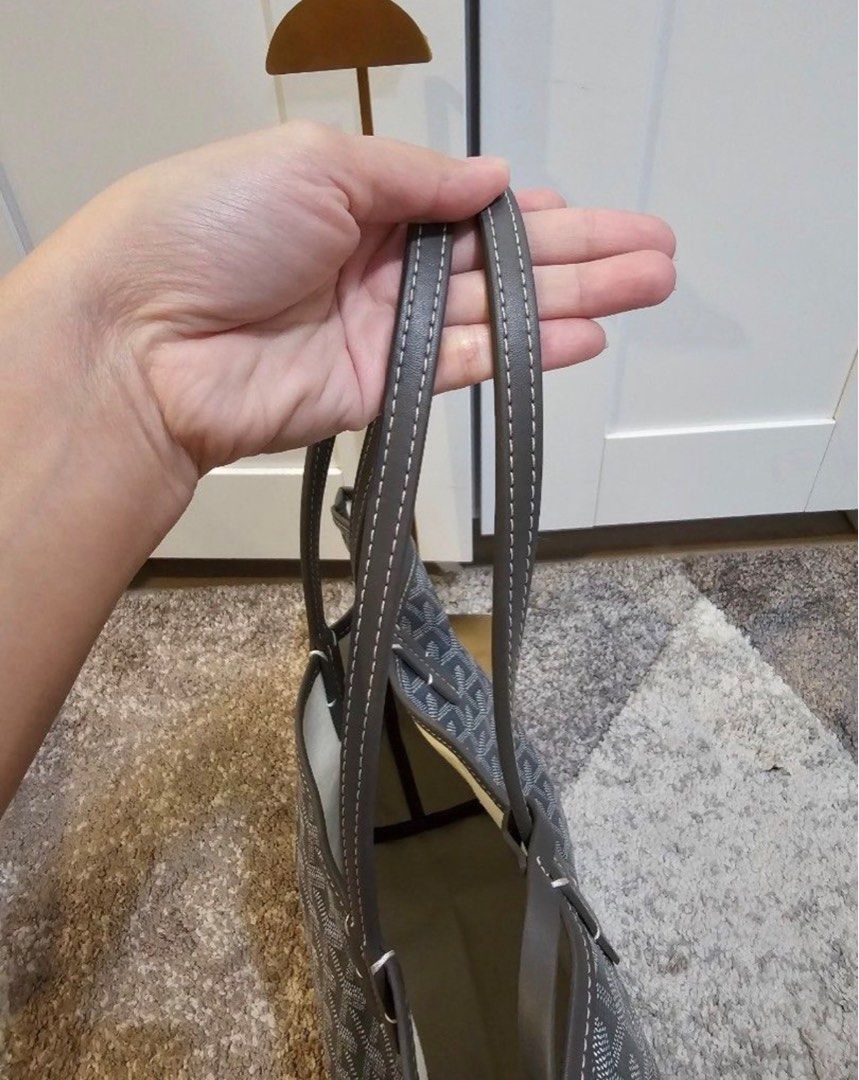 Goyard St. Louis PM (Category: Luxury Bags & Wallets) located in Las Pinas. Submitted by maddie_closet (Listing ID 1409662479, Image 3). Description: Can send more photos .