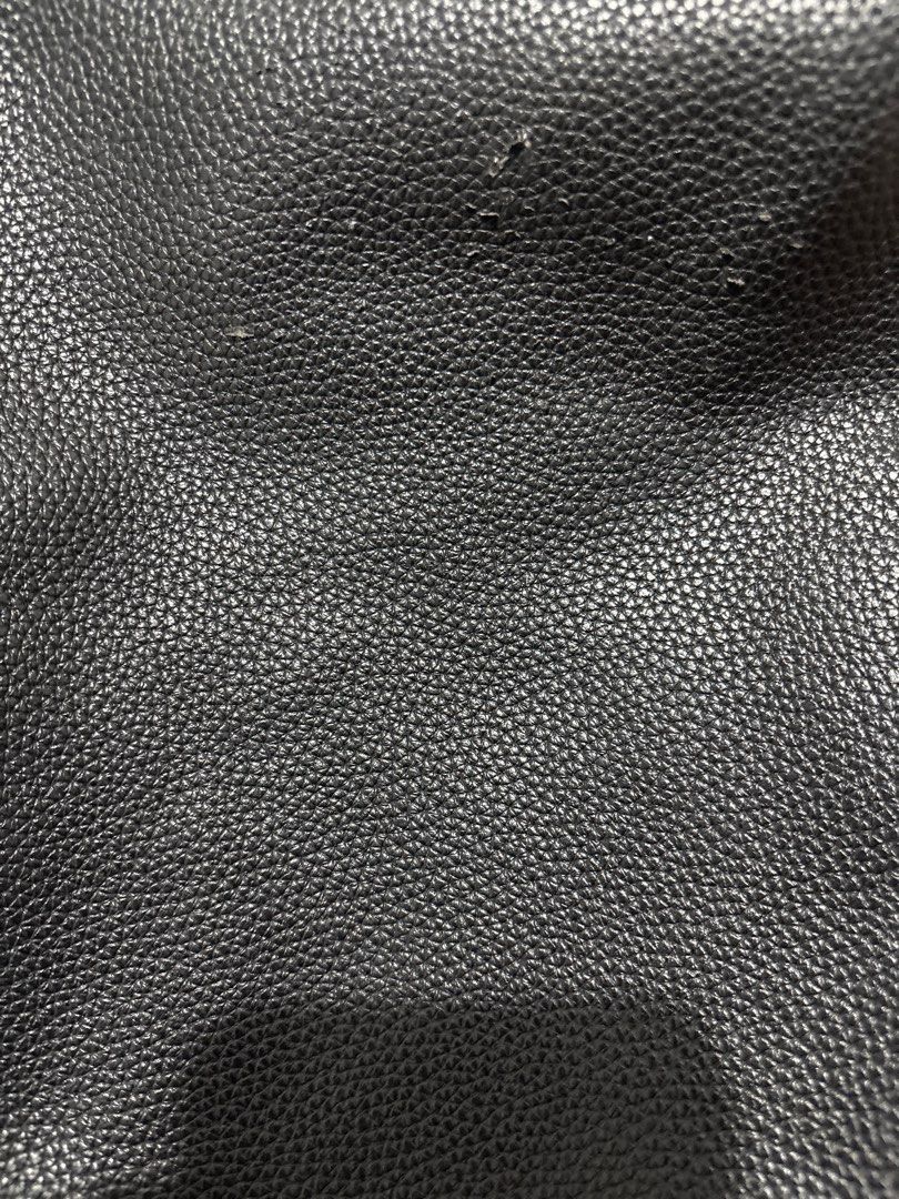 GVN Bag in Medium Size (Category: Shoulder Bags) located in Manila. Submitted by na200421 (Listing ID 1409721068, Image 2). Description: the minor flaw was scratched by my cat.