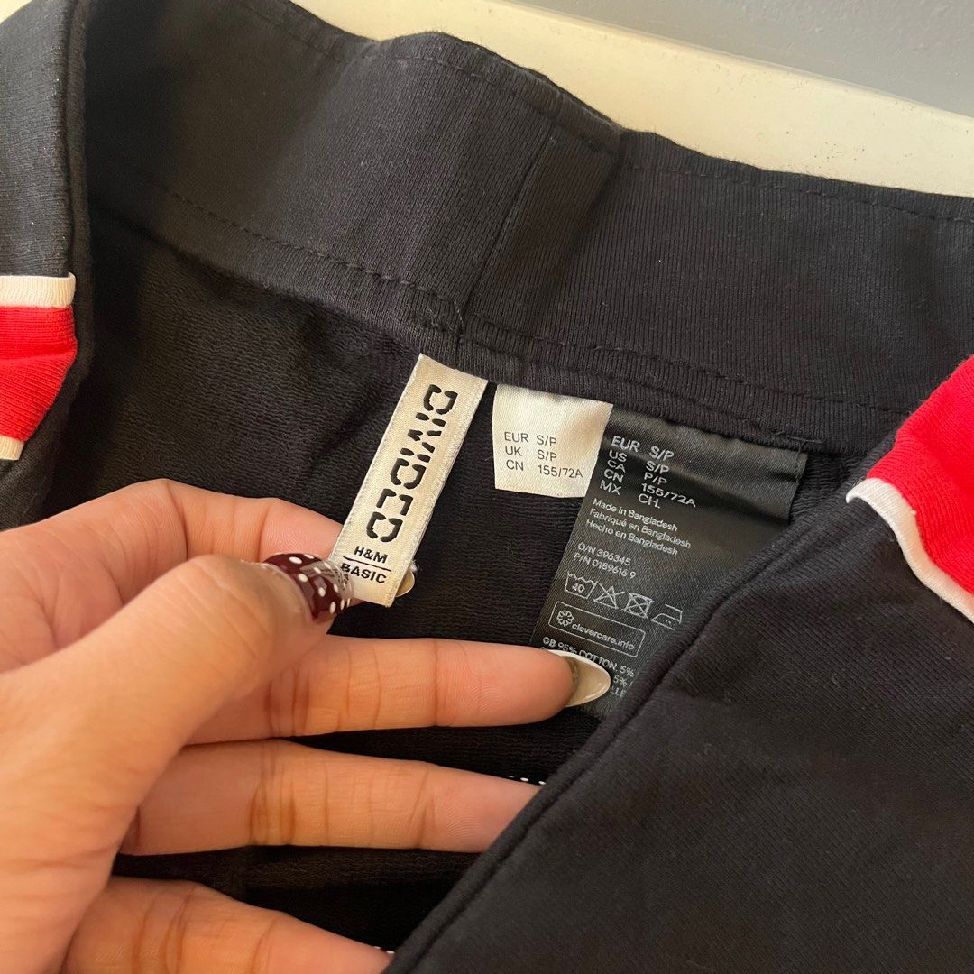 H&M Black Leggings with Red Stripe (Category: Other Bottoms) located in Manila. Submitted by arabelagracex (Listing ID 1409674428, Image 2). Description: .