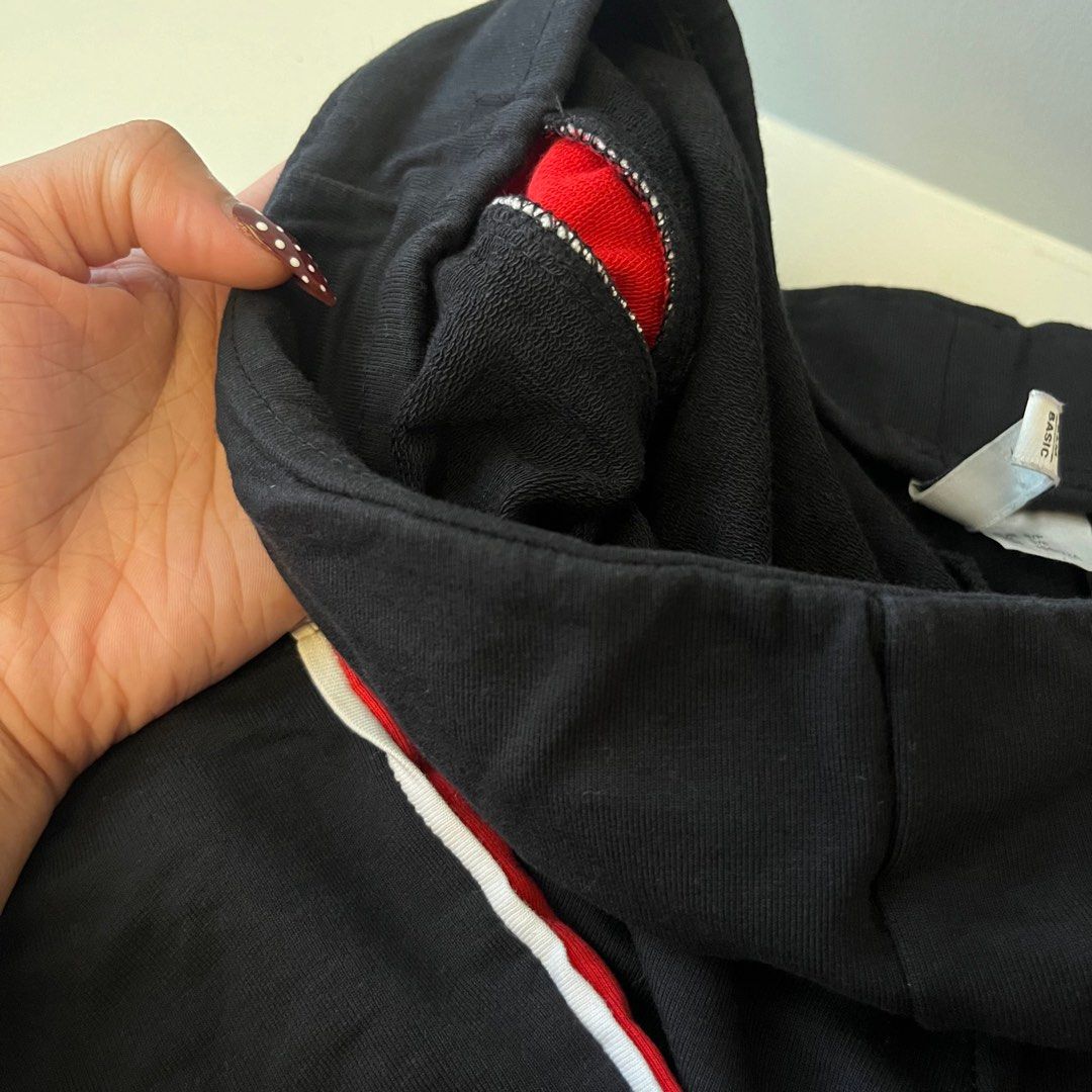 H&M Black Leggings with Red Stripe (Category: Other Bottoms) located in Manila. Submitted by arabelagracex (Listing ID 1409674428, Image 3). Description: .