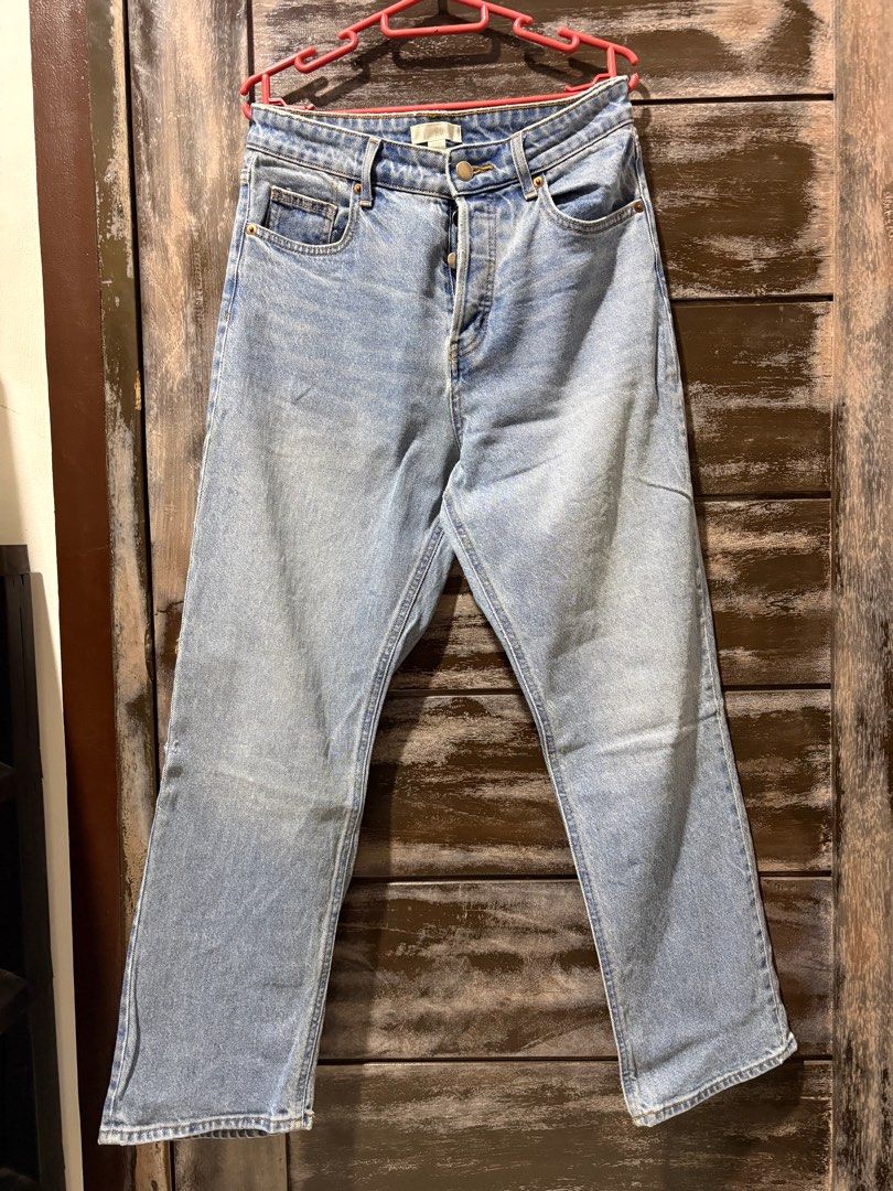H&M High waisted straight cut jeans (Category: Jeans) located in Antipolo. Submitted by joygrvs (Listing ID 1409752811, Image 2). Description: H&M High waisted straight cut jeans - Used once - Button fly .