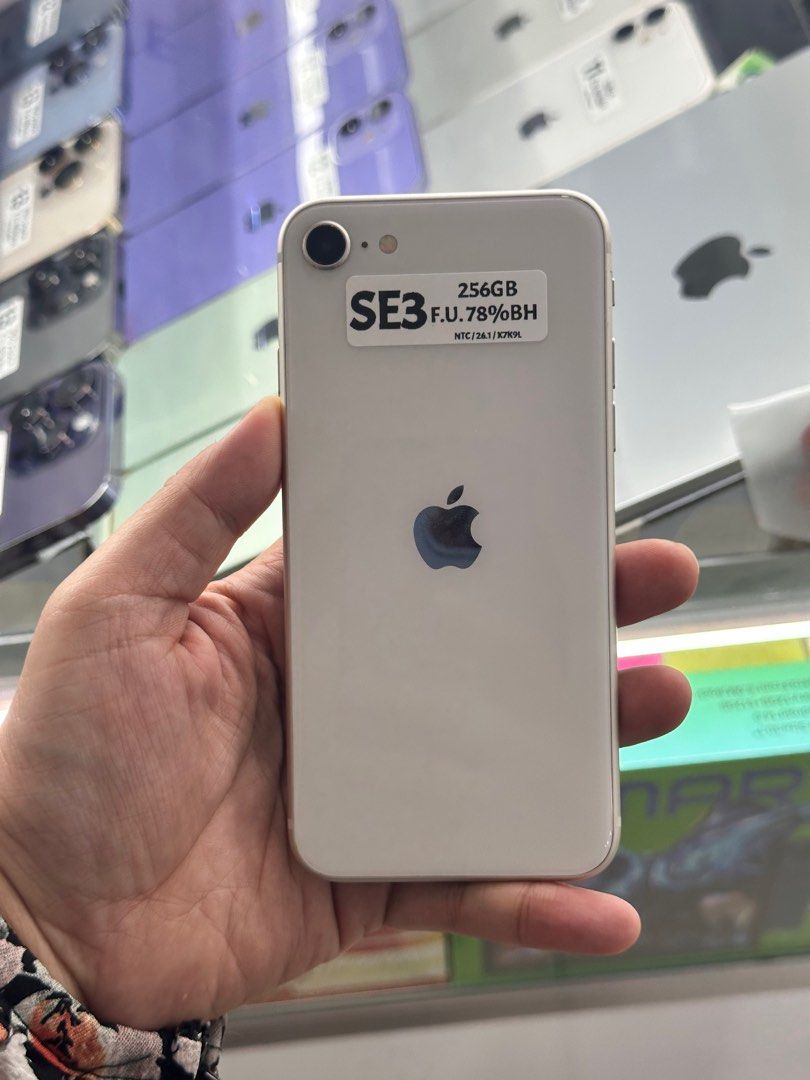 iPhone SE 3rd Gen 64GB Factory Unlocked No Issue (Category: iPhone SE Series) located in Pasig City. Submitted by fairgadgetshop (Listing ID 1409644913, Image 3). Description: Buy • Sell • Trade • Swap Legit Seller w/ Physical Store Mabilis Kausap / Pass sa Scammer RFS: Buy and Sell 😊 Installment via Credit Card, GGives, Gcredit, SPaylater with additional interest We accepting Brandnew or Secondhand iPhone SE 3RD Gen 256GB Factory Unlocked 80-10