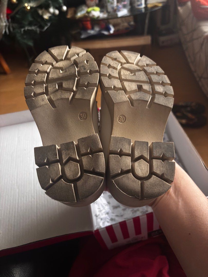 Kids shoes with heels (Category: Babies & Kids Fashion) located in Manila. Submitted by dtzee (Listing ID 1409652133, Image 3). Description: Girl Kids slip on shoes with heels Used once for party Size 12 (US) Euro 30 Cm 18.