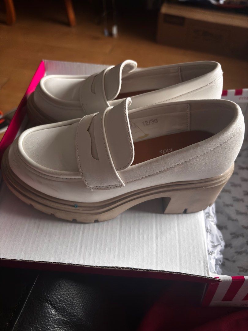 Kids shoes with heels (Category: Babies & Kids Fashion) located in Manila. Submitted by dtzee (Listing ID 1409652133, Image 1). Description: Girl Kids slip on shoes with heels Used once for party Size 12 (US) Euro 30 Cm 18.