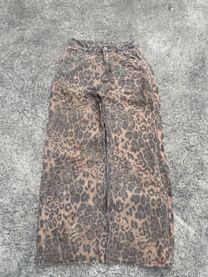 leopard baggy pants (Category: Jeans) located in Manila. Submitted by heironjay140351 (Listing ID 1409765247, Image 3). Description: LEOPARD BAGGY PANTS WAIST - 30 LENGHT - 42 LEG THIGH - 13 LEG OPEN - 11 NO ISSUE 350.
