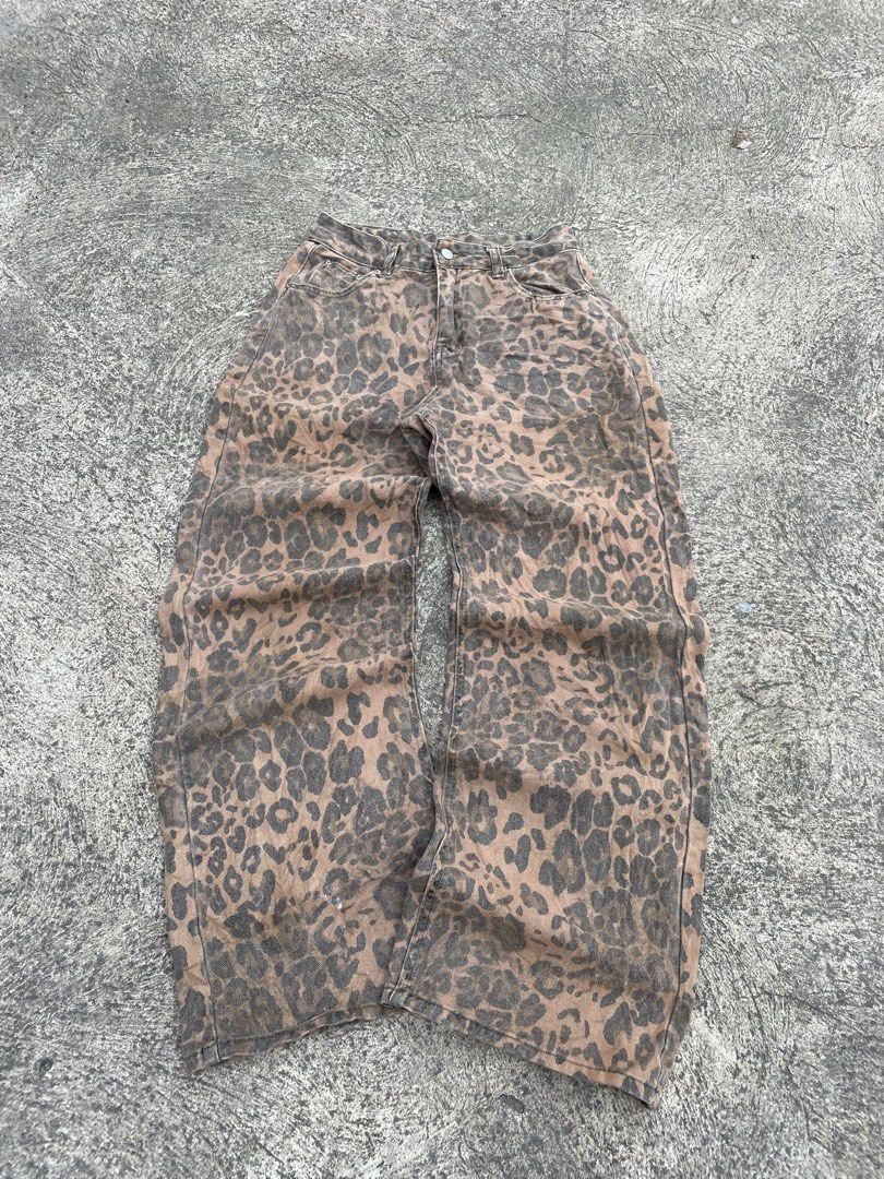 leopard baggy pants (Category: Jeans) located in Manila. Submitted by heironjay140351 (Listing ID 1409765247, Image 1). Description: LEOPARD BAGGY PANTS WAIST - 30 LENGHT - 42 LEG THIGH - 13 LEG OPEN - 11 NO ISSUE 350.