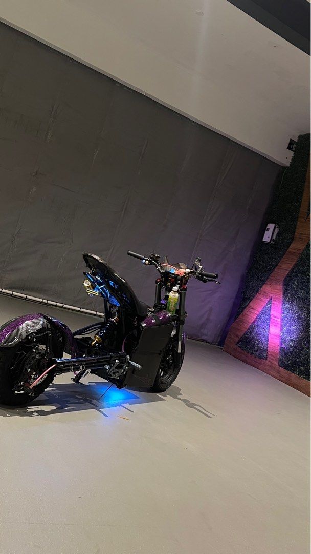 m3 setup (Category: E-Scooters & E-Bikes) located in Singapore. Submitted by zzstoic (Listing ID 1409764238, Image 2). Description: 72450 Fardriver 4.5kw v4 qs changed the front light to 6bulb all purple parts are wrapped by myself what u see is what u get zipties all changed to black everything +chop working just maybe need to make the box neater 👍🏽 PM ME I WONT BITE ! RFS : some cb stole my batt hence decide to sell and quit + need funds for 