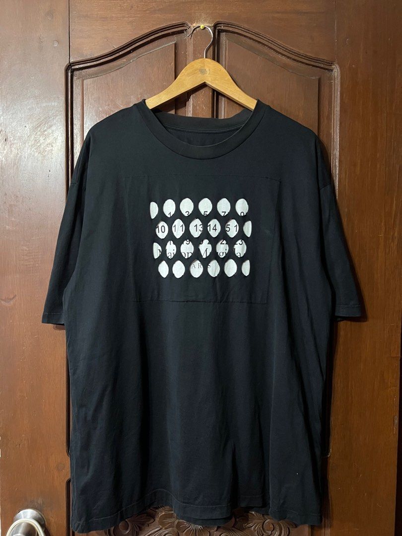 Maison Margiela Black Shirt (Category: Luxury Apparel) located in Manila. Submitted by thriftpoint99 (Listing ID 1409790165, Image 1). Description: 24.5x31 No issue Good condition.