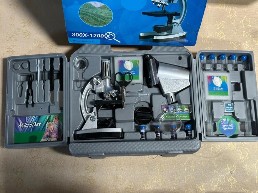 microscope set (Category: Others) located in Kadok. Submitted by bundlekadok (Listing ID 1409660526, Image 2). Description: ITEM PRE❤️ FROM SINGAPORE CONDTION SEPERTI DALAM GAMBAR ITEM ELEKTRIK SELL WITH WARANTY WS DETAIL : 012 9052 753 LOCATION : FF BUNDLE KADOK ( KG KADOK KOTA BHARU KELANTAN ) WAKTU OPERASI : SABTU - KHAMIS ( 9.30 PG - 6.30 PTG ) JUMAAT SHJ CUTI.