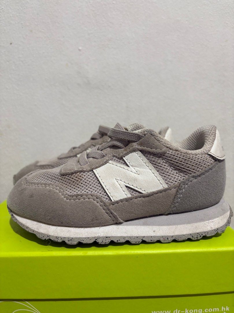 New Balance 237 Grey Sneakers - Size 26 (Category: Babies & Kids Fashion) located in Pasig City. Submitted by vhasibuan (Listing ID 1409734887, Image 2). Description: - New Balance 237 sneakers - Color: Grey - Size: 26 - Features mesh and suede upper - White 'N' logo - White midsole, grey outsole - Laced Slightly used. No damaged. Just needs a bit of cleaning :) Rfs: no longer fits my baby.