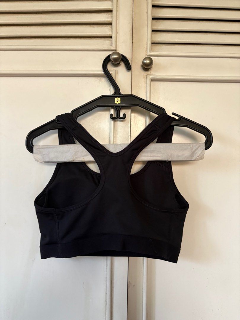 Nike Sports Bra - Black (Category: Activewear) located in Quezon City. Submitted by mcpar9685821 (Listing ID 1409729422, Image 2). Description: •medium support •bust: 90cm .
