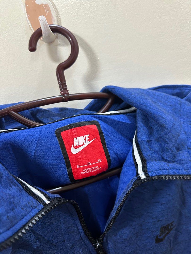 Nike Techfleece jacket (Category: Coats, Jackets and Outerwear) located in Alitagtag. Submitted by bhthrift_30 (Listing ID 1409775862, Image 3). Description: Nike techfleece Large on tag As new condition 1k-+sf .