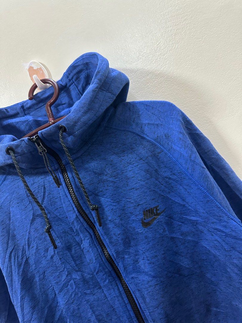 Nike Techfleece jacket (Category: Coats, Jackets and Outerwear) located in Alitagtag. Submitted by bhthrift_30 (Listing ID 1409775862, Image 2). Description: Nike techfleece Large on tag As new condition 1k-+sf .