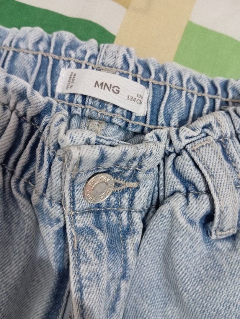 Original MANGO Paperbag Jeans for Kids (Category: Babies & Kids Fashion) located in San Juan City. Submitted by kdlshoppeph (Listing ID 1409639615, Image 3). Description: - Original MANGO light wash jeans - Paperbag jeans - Button closure - Two front pockets - Relaxed fit, straight leg - Size: 134 cm - Made in Pakistan.