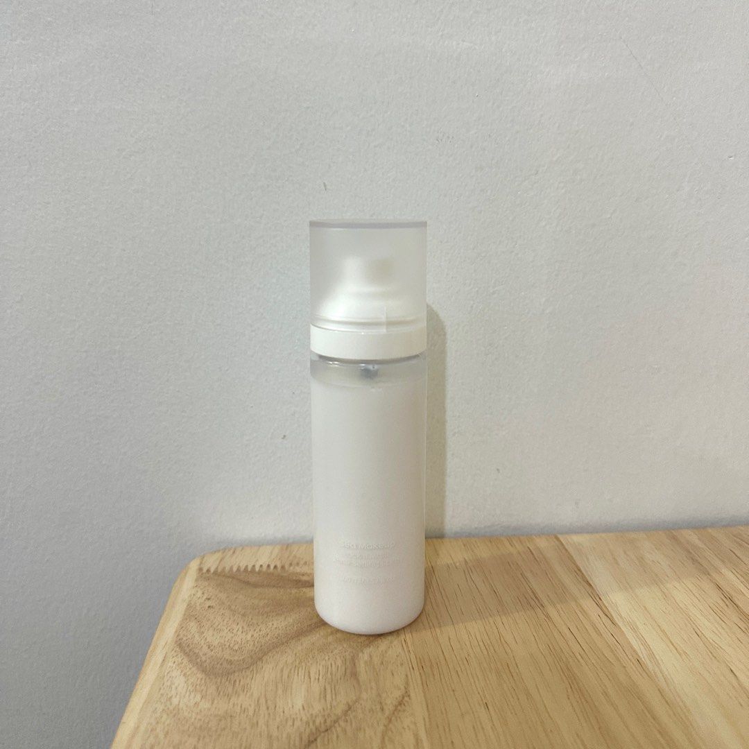 Sea Makeup Lock It Matte Acne Setting Spray 100ml (Category: Makeup) located in Quezon City. Submitted by danalou (Listing ID 1409721581, Image 1). Description: - used for about three times only - onhand - has a small crack on the cover but overall doesn't affect its usability .