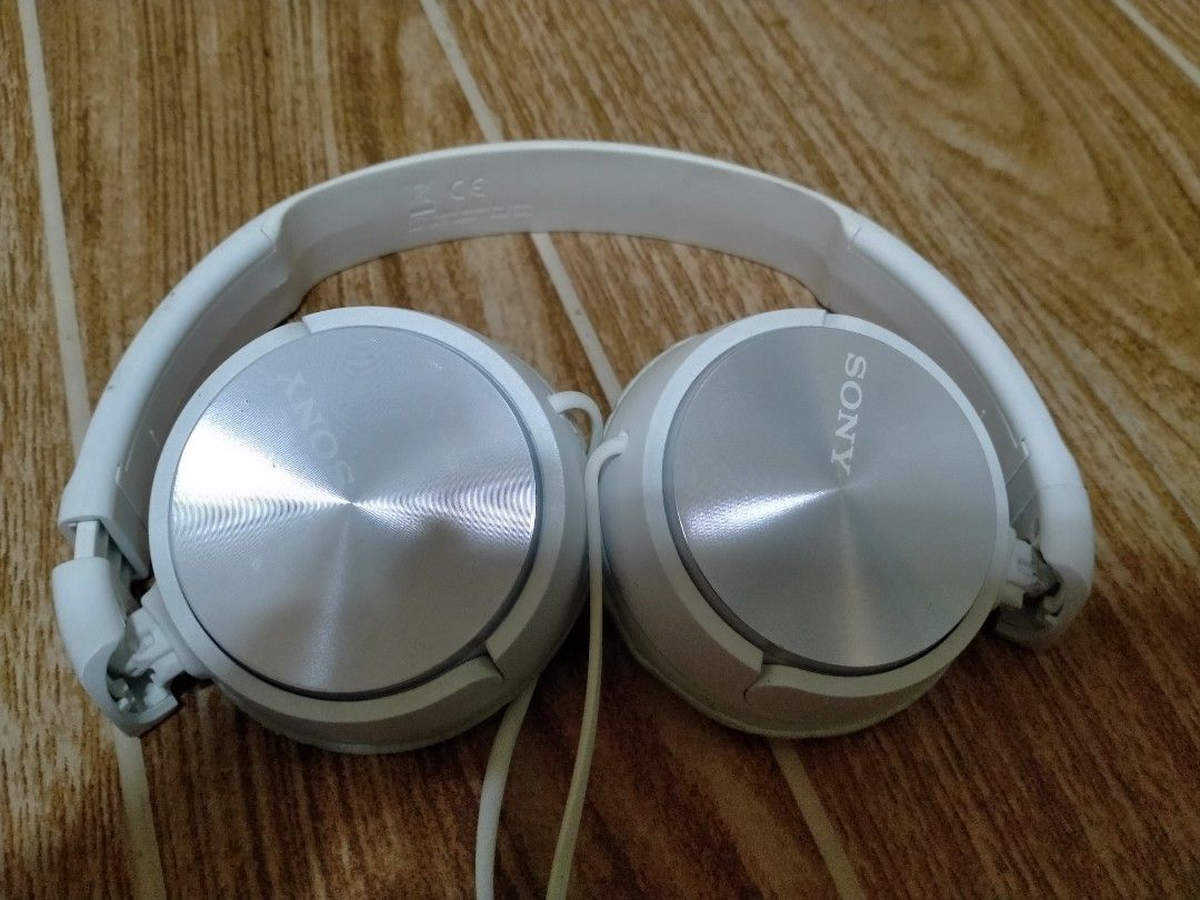 SONY HEADPHONE MDR-ZX310 (Category: Headphones & Headsets) located in Cabuyao City. Submitted by Bike_Clothing10 (Listing ID 1409626946, Image 2). Description: READ FIRST... FOR SALE: SONY MDR-ZX310 HEADPHONE PRICE: 750 Good Condition Good Sound Legit ISSUE: Chipping na ung foam. Bilhan nio na lang ng replacement. Walang issue sa sound. PICK UP OR SHIPPING ONLY LOC: Cabuyao Laguna -NO COD/COP- PM FOR INQUIRIES.. -Thanks-.