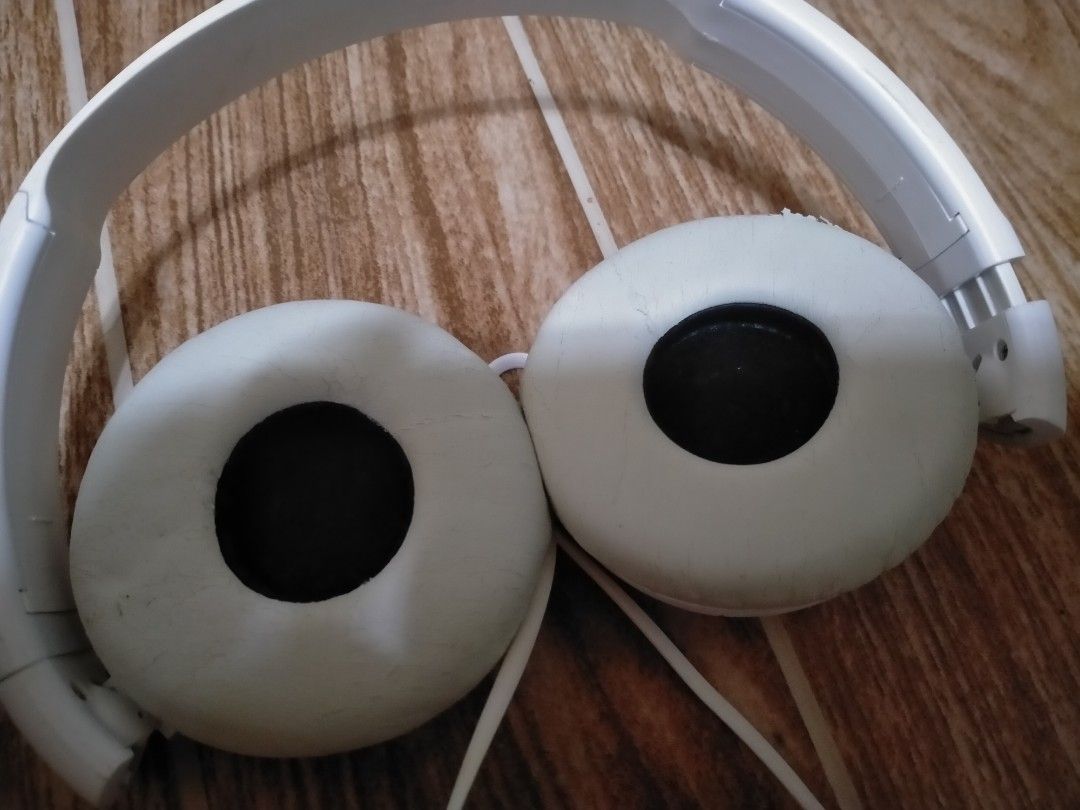 SONY HEADPHONE MDR-ZX310 (Category: Headphones & Headsets) located in Cabuyao City. Submitted by Bike_Clothing10 (Listing ID 1409626946, Image 3). Description: READ FIRST... FOR SALE: SONY MDR-ZX310 HEADPHONE PRICE: 750 Good Condition Good Sound Legit ISSUE: Chipping na ung foam. Bilhan nio na lang ng replacement. Walang issue sa sound. PICK UP OR SHIPPING ONLY LOC: Cabuyao Laguna -NO COD/COP- PM FOR INQUIRIES.. -Thanks-.
