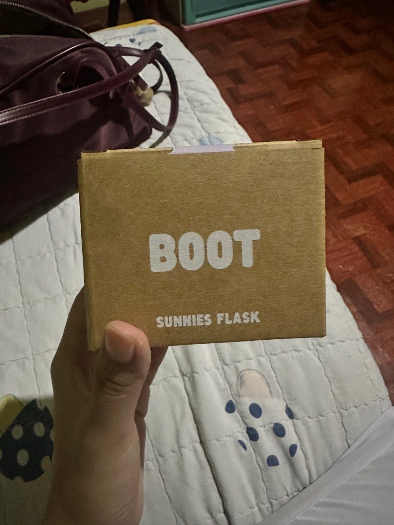 Sunnies Flask 32oz - Taro (Category: Water Bottles & Tumblers) located in Paranaque City. Submitted by ynaah_ (Listing ID 1409800513, Image 1). Description: - Sunnies Flask (Taro color) - 32oz capacity - Brand new, in original box - Rfs: Wrong size - Loc: Pque/Las piñas area .