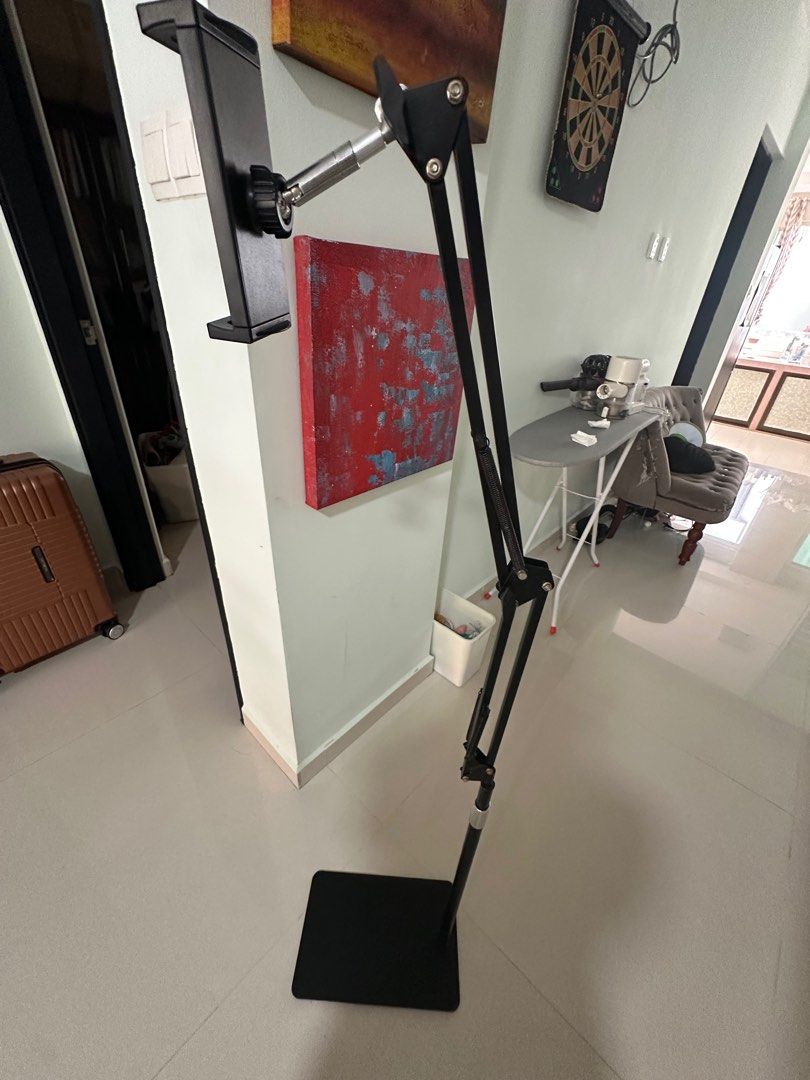 Tripod (Category: Other Gadgets) located in Singapore. Submitted by wintercaspia (Listing ID 1409724613, Image 3). Description: Mobile stand foldable for video recording. Durable.