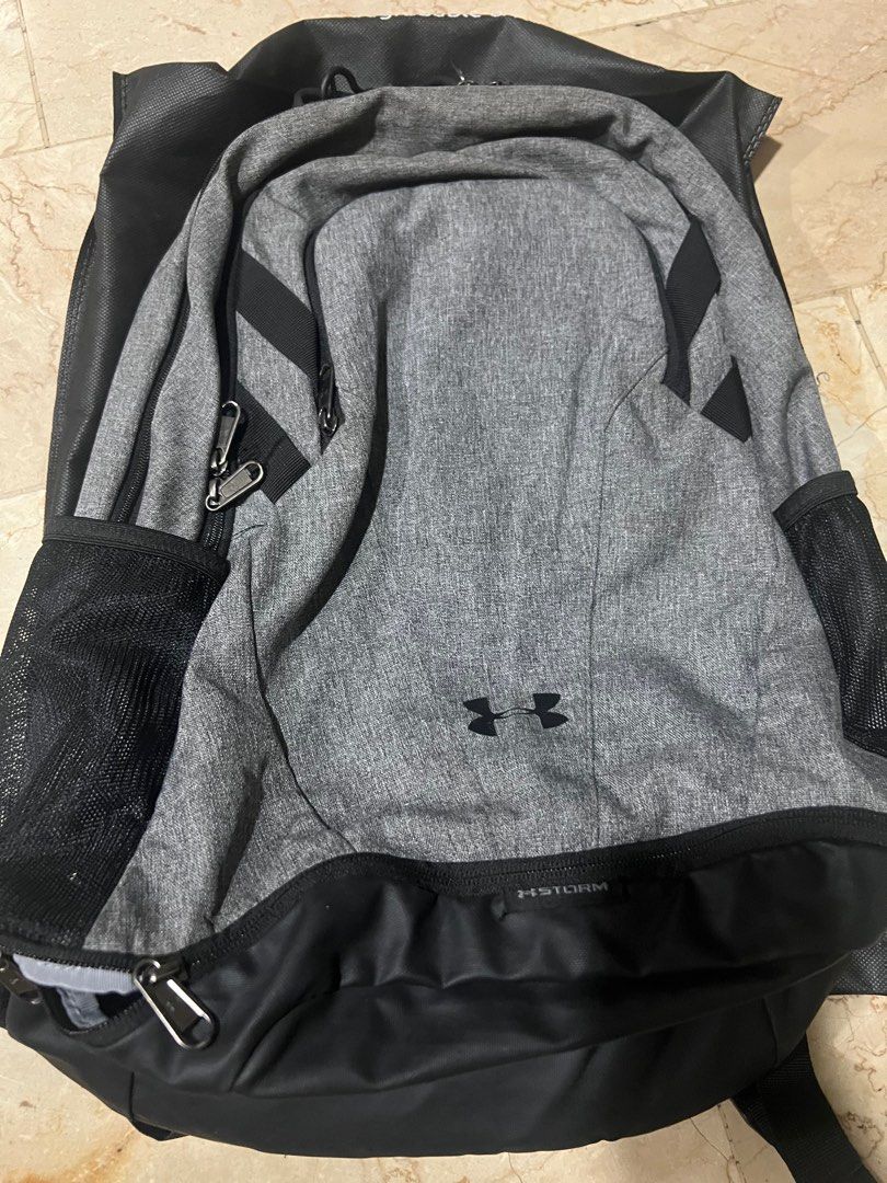 Under Armour Team Hustle 3.0 large backpack (Category: Backpacks) located in Cainta. Submitted by p3spreloved (Listing ID 1390661581, Image 2). Description: Still in good condition Needs cleaning .