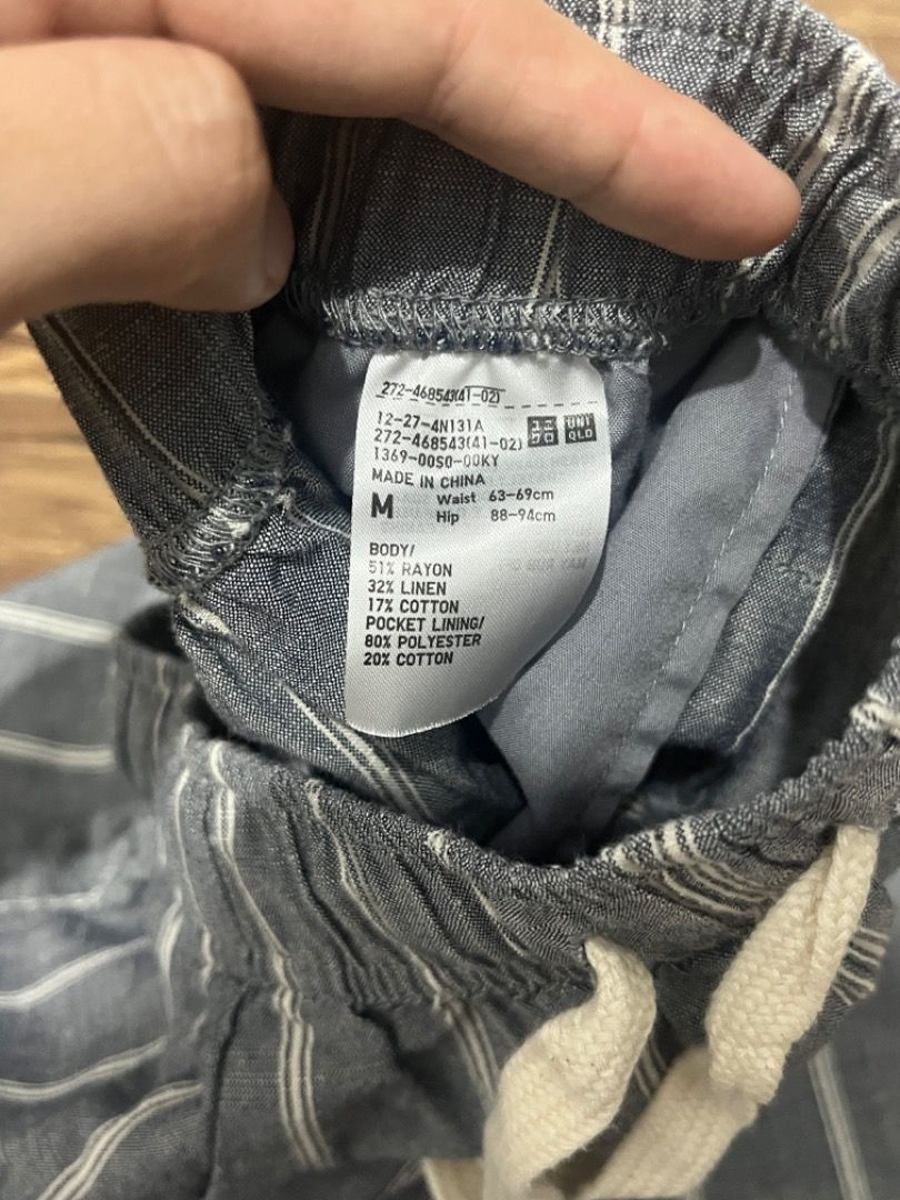 Uniqlo Striped Linen Blend Pants - Medium (Category: Other Bottoms) located in Magalang. Submitted by bdclutter (Listing ID 1409684759, Image 2). Description: - Uniqlo striped pants - Size: M - Features: Drawstring waist 📍Pampanga RFS: Decluttering.
