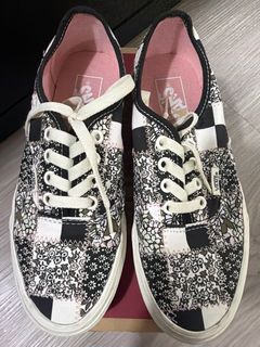 (Category: ) located in . Submitted by stashcloset (Listing ID 1409735801, Image 1). Description: .