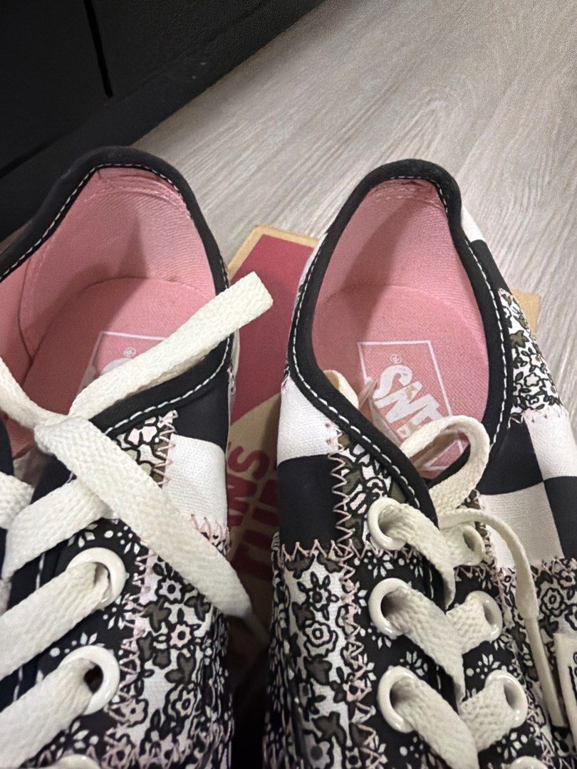 Vans patchwork (Category: Sneakers) located in Singapore. Submitted by stashcloset (Listing ID 1409735801, Image 5). Description: Lightly used vans patchwork .