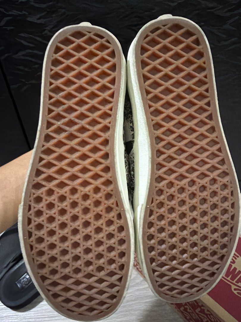 Vans patchwork (Category: Sneakers) located in Singapore. Submitted by stashcloset (Listing ID 1409735801, Image 3). Description: Lightly used vans patchwork .