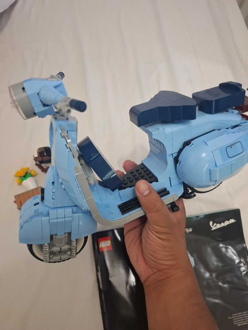 Vespa Lego (Category: Lego & Building Sets) located in Manila. Submitted by beedle2009 (Listing ID 1409751347, Image 2). Description: Vespa Lego No Box, Manual only RFS: laki sa space.