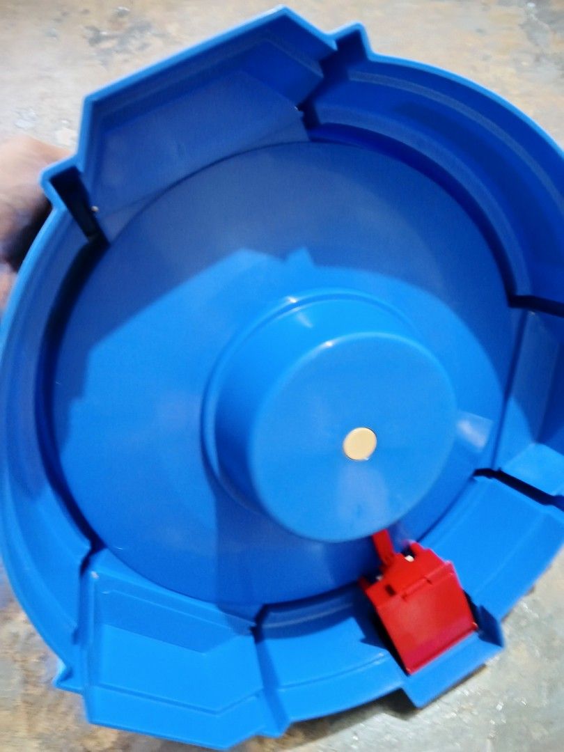 Vintage Beyblade Ultimate Stadium Gen 1 (Category: Action & Battle Toys) located in Caloocan City. Submitted by astrid192372691 (Listing ID 1409800389, Image 3). Description: - Beyblade Ultimate Stadium set. - Includes stadium and accessories. - Black Dranzer Not Included .