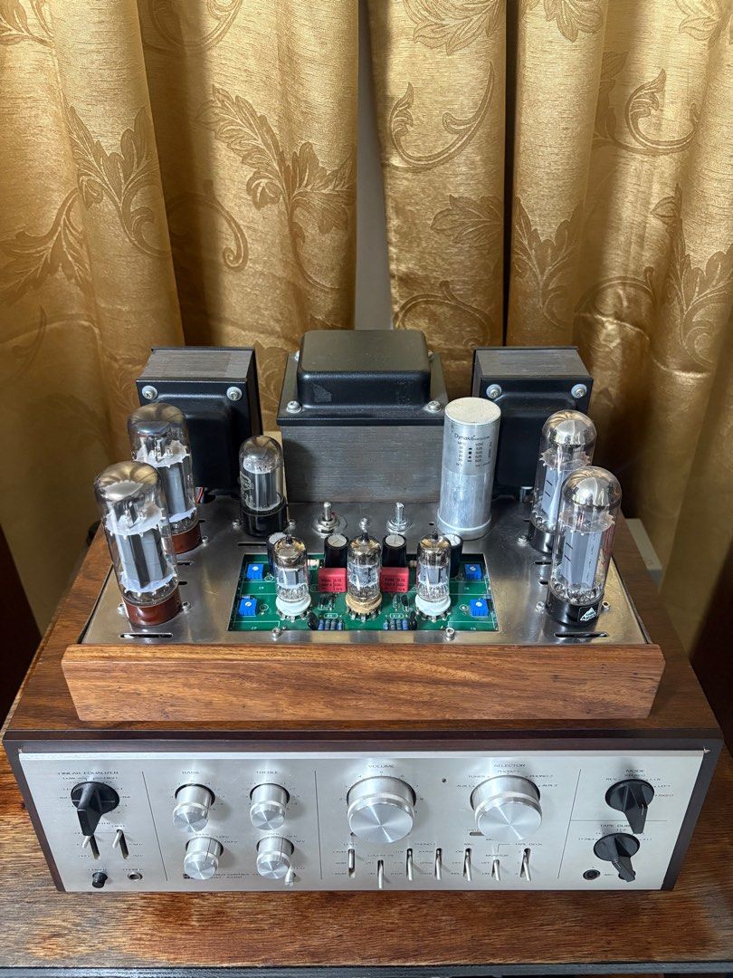 Vintage Tube Amplifier (Category: Soundbars, Speakers & Amplifiers) located in Lipa City. Submitted by daved16 (Listing ID 1409636162, Image 1). Description: - Vintage tube amplifier - Wooden base - Silver faceplate - Multiple tubes - Bass, treble, and volume controls - Linear equalizer.