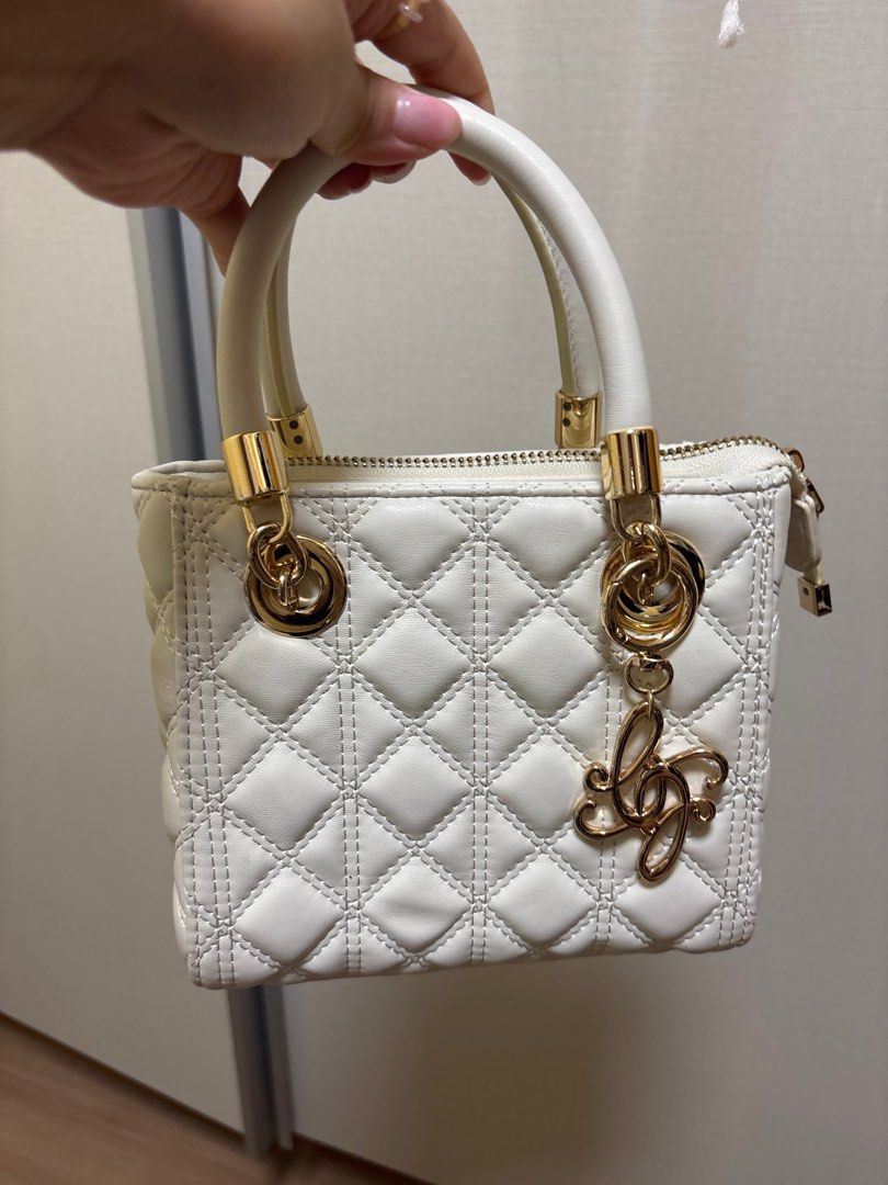 white handbag (Category: Shoulder Bags) located in Singapore. Submitted by mizutsune (Listing ID 1409750708, Image 1). Description: I forgot the brand name. Bought in local japan handbag store.