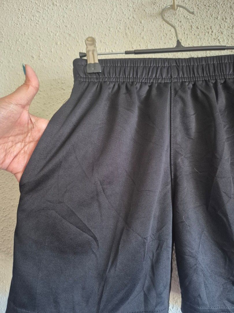 Yonex Shorts (S) (Category: Activewear) located in Manila. Submitted by belovedbyjess (Listing ID 1409765424, Image 3). Description: - Yonex black shorts - Size: S (waist 24-30) - Features: Elastic waistband, Yonex logo - Condition: Good - Perfect for sports or casual wear.