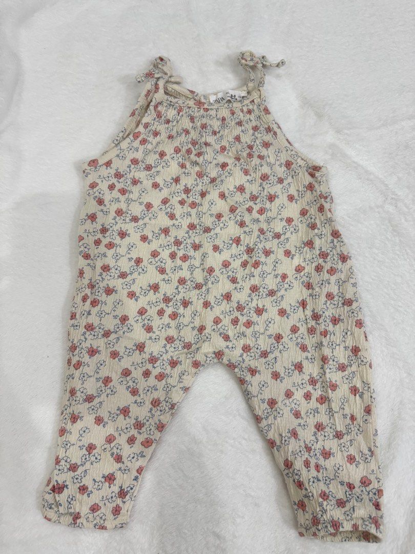 Zara Baby Clothes (3-6m) (Category: Babies & Kids Fashion) located in Taguig. Submitted by fp_declutters (Listing ID 1409709367, Image 1). Description: All were used once or twice 1. Floral Romper - P300 2. Yellow Romper - P300 SOLD 3. Polka Onesie - P250 SOLD 4. Heart onesie - 250 5. Floral Embroided Dress - P450 SOLD 6. Floral Dress - P400 SOLD .